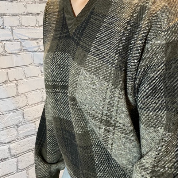 Beautiful V neck vintage sweater - Picture 2 of 3